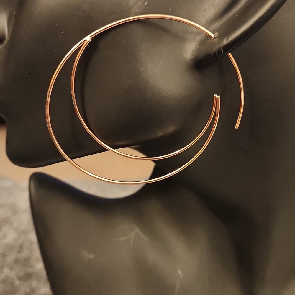 Gold Hoop threaded Earrings